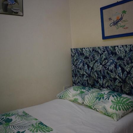 Tropical Breeze Vacation Home And Apartments Gros Islet Esterno foto