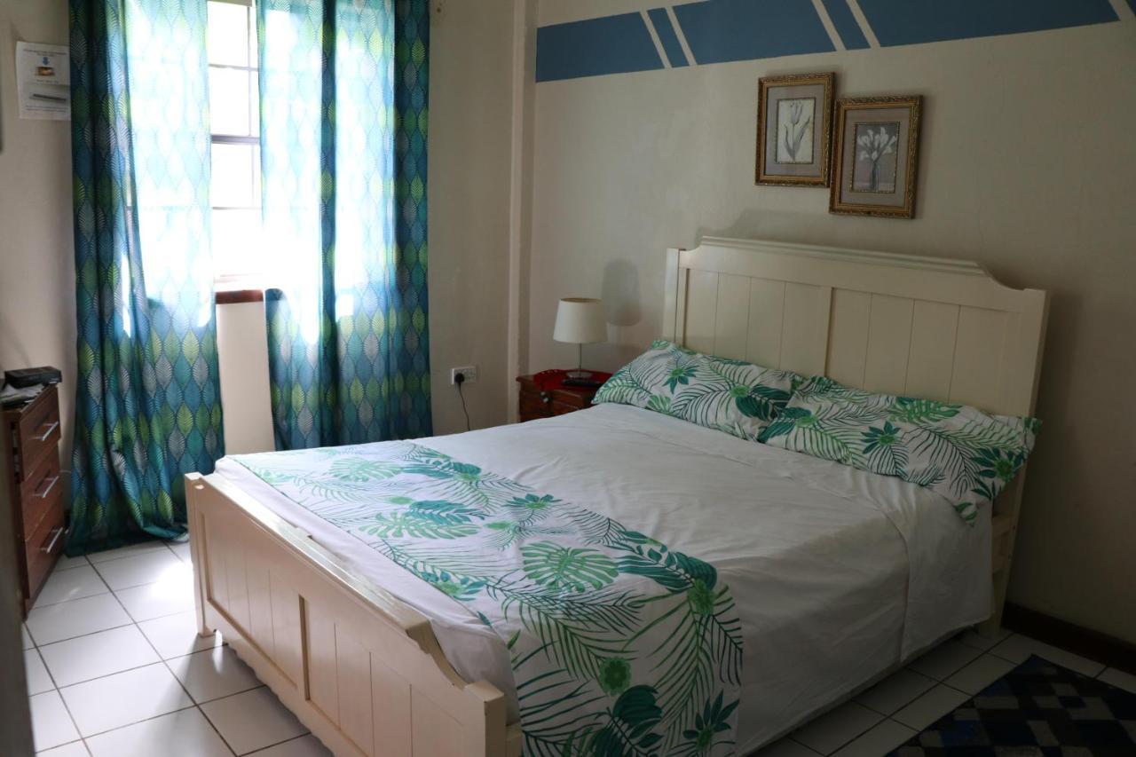 Tropical Breeze Vacation Home And Apartments Gros Islet Esterno foto