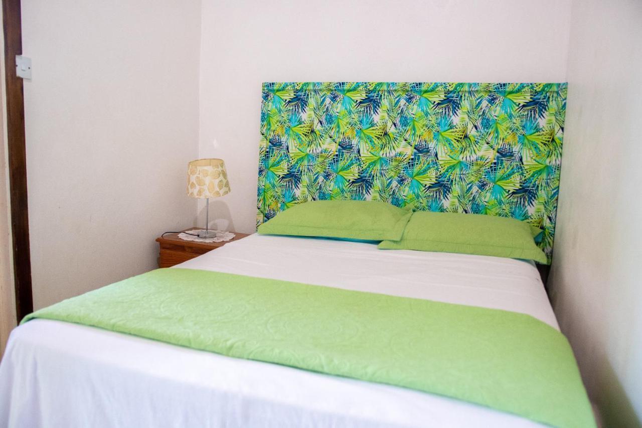 Tropical Breeze Vacation Home And Apartments Gros Islet Esterno foto